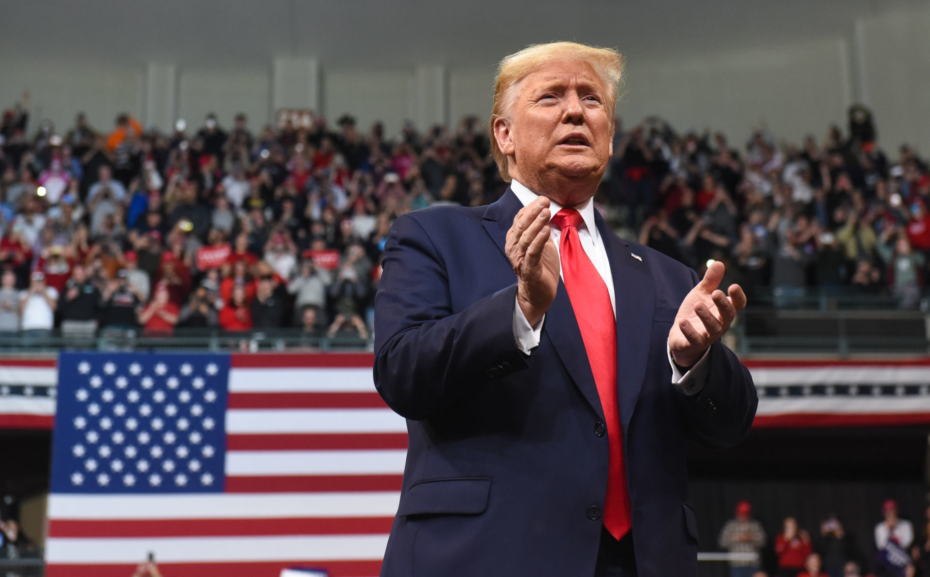 Trump leads in early NH primary voting